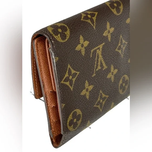 Louis Vuitton International Wallet - Picture 11 of 14